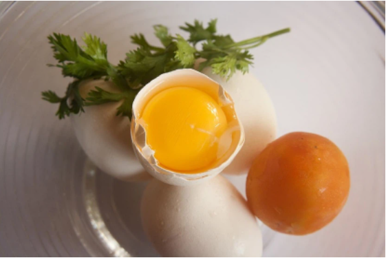 Cách chọn trứng lành và trứng ung