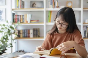 Học từ vựng theo chủ đề và luyện tập thường xuyên giúp nâng cao khả năng sử dụng tiếng Anh trong lĩnh vực Y tế